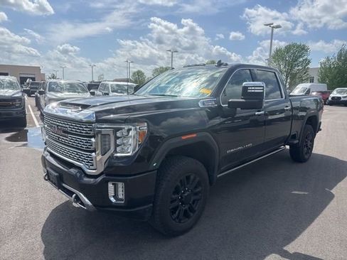 Used 2023 GMC Sierra 2500 Denali w/ Denali Black Diamond Edition image 3