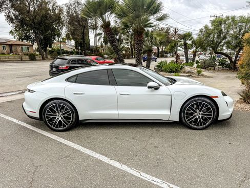 Used 2022 Porsche Taycan RWD image 16