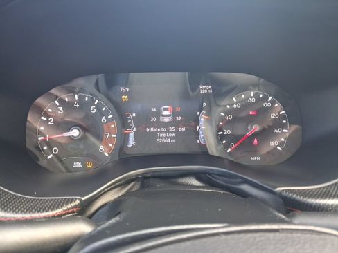 Used 2025 Jeep Compass Trailhawk AWD/4WD image 2