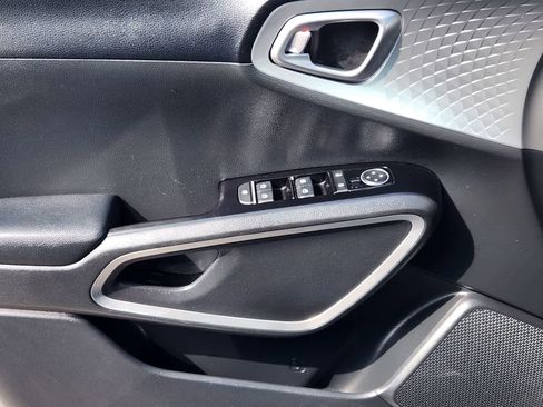 Certified 2025 Kia Soul LX w/ LX Technology Package FWD image 22