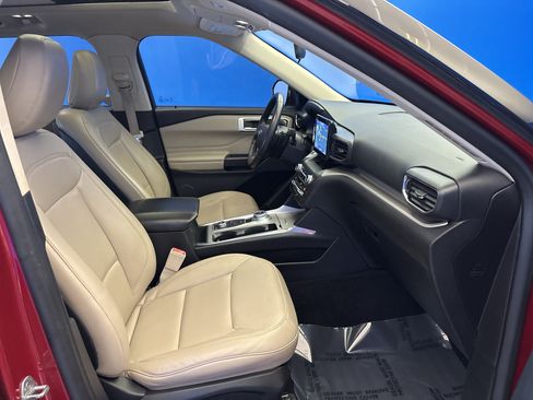 Used 2020 Ford Explorer XLT w/ Equipment Group 202A AWD/4WD image 24
