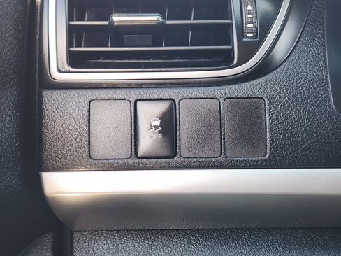 Used 2017 Toyota Camry LE image 22