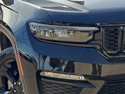 Used 2024 Jeep Grand Cherokee Limited w/ Black Appearance Package image 30