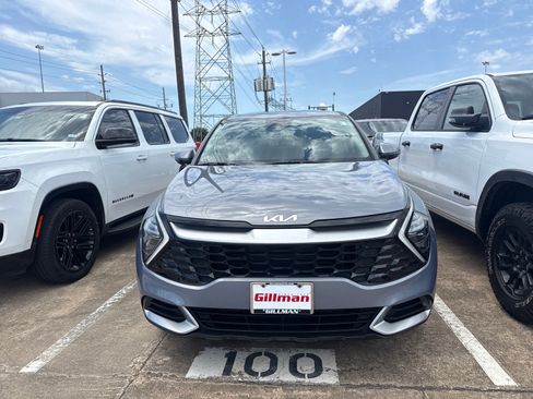 Used 2024 Kia Sportage EX FWD image 2