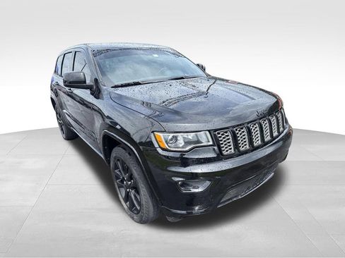 Used 2020 Jeep Grand Cherokee Altitude AWD/4WD image 4