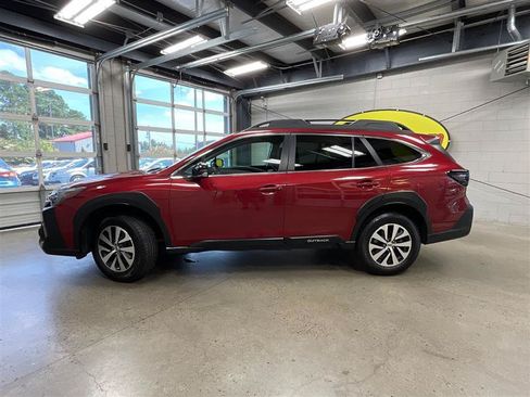 Used 2024 Subaru Outback Premium AWD/4WD image 2