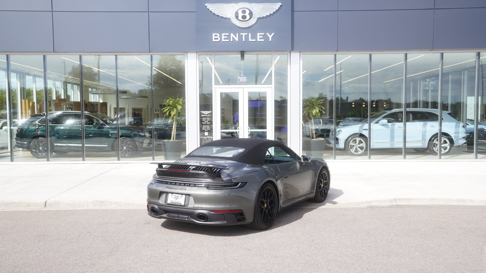 Used 2023 Porsche 911 Carrera GTS RWD image 3