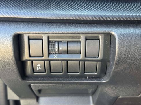 Used 2018 Subaru Crosstrek 2.0i AWD/4WD image 16