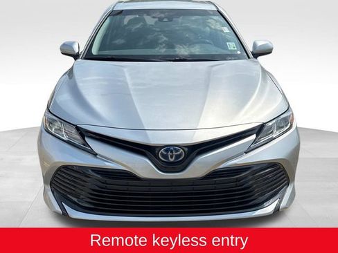 Used 2018 Toyota Camry LE FWD image 2
