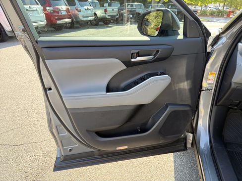 Certified 2026 Toyota Highlander XLE image 21