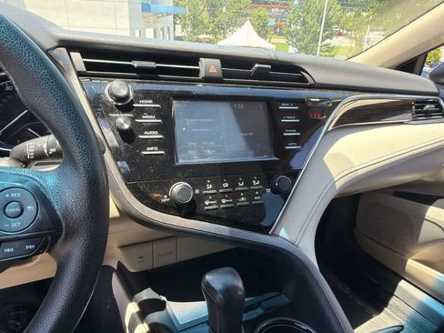 Used 2018 Toyota Camry LE FWD image 24
