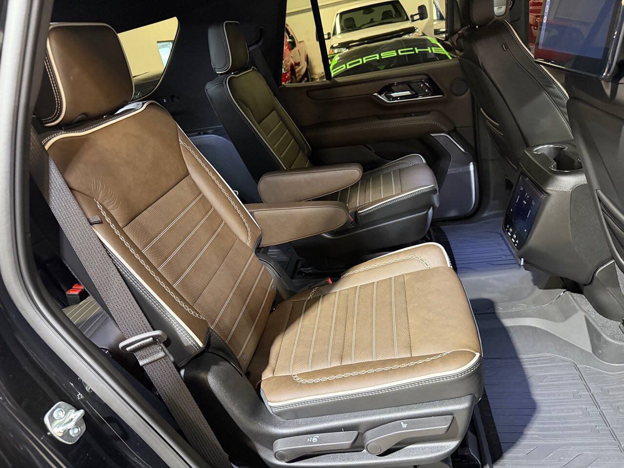 Used 2026 GMC Yukon Denali Ultimate w/ LPO, Floor Liner Package AWD/4WD image 10