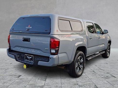 Used 2018 Toyota Tacoma TRD Sport AWD/4WD image 6