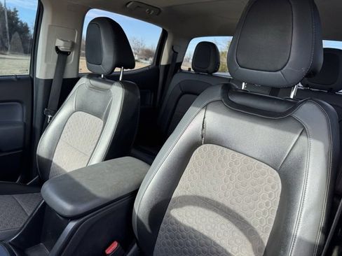 Used 2015 Chevrolet Colorado Z71 image 11