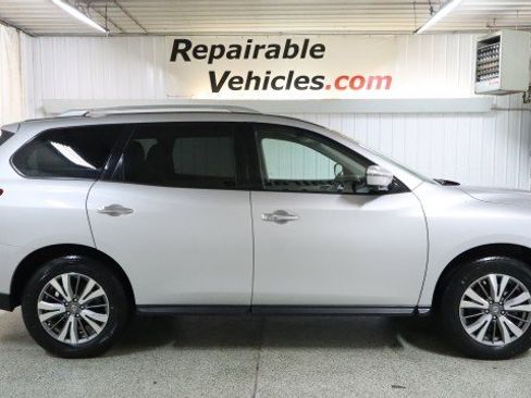 Used 2019 Nissan Pathfinder SL image 4