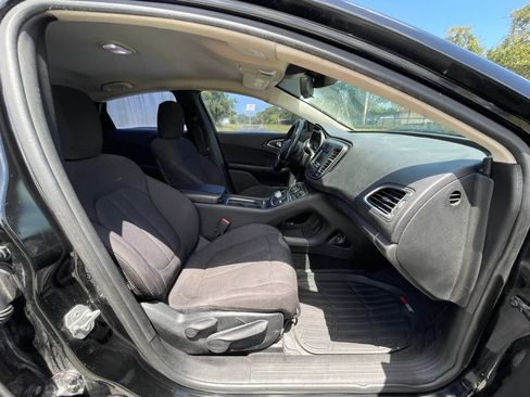Used 2015 Chrysler 200 Limited FWD image 28