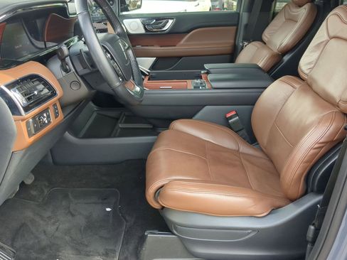 Used 2022 Lincoln Navigator Reserve image 11