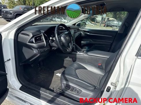 Used 2019 Toyota Camry SE FWD image 7