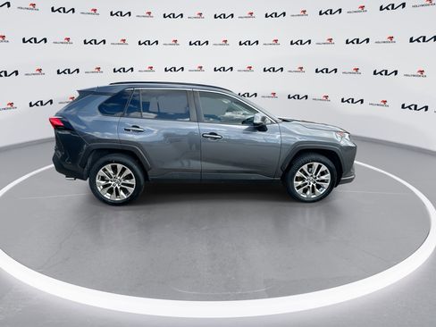 Used 2020 Toyota RAV4 XLE Premium image 9