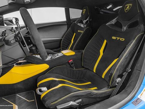 Used 2022 Lamborghini Huracan STO image 3