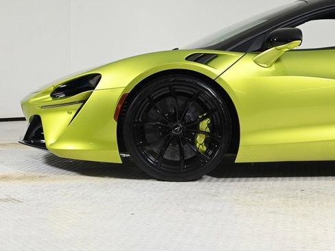 Used 2023 McLaren Artura image 24