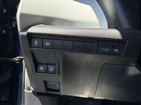 Used 2025 Toyota Sienna XLE FWD image 24