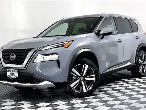 Used 2023 Nissan Rogue Platinum w/ Platinum Premium Package FWD image 2