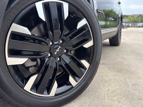 Used 2023 Kia Telluride SX Prestige AWD/4WD image 2