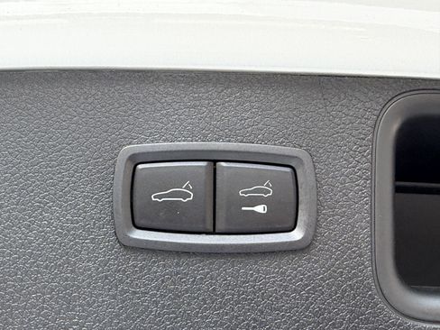 Certified 2024 Porsche Macan AWD/4WD image 15