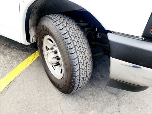 Used 2018 Chevrolet Express 2500 LT w/ LT Preferred Equipment Group image 22