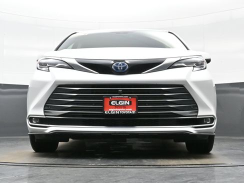 Used 2024 Toyota Sienna Platinum image 28