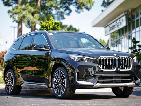 Used 2025 BMW X1 xDrive28i w/ Technology Package image 1