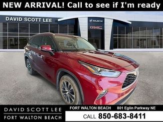 Used 2021 Toyota Highlander XLE FWD video 1