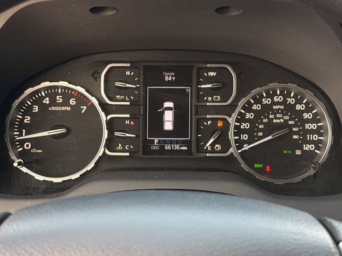 Used 2020 Toyota Tundra SR5 w/ SR5 Convenience Package AWD/4WD image 21