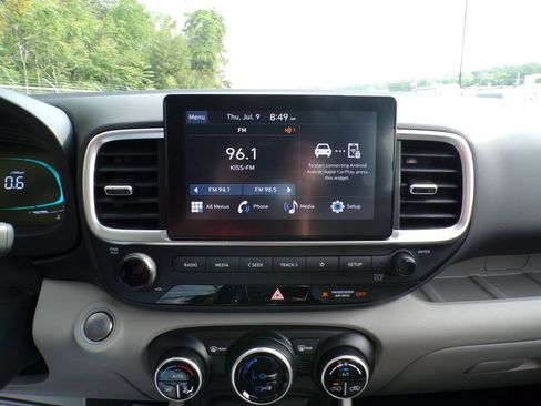 Used 2025 Hyundai Venue SEL FWD image 25