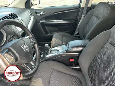 Used 2019 Dodge Journey SE FWD image 9