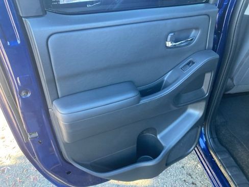 Used 2023 Nissan Frontier SV image 16