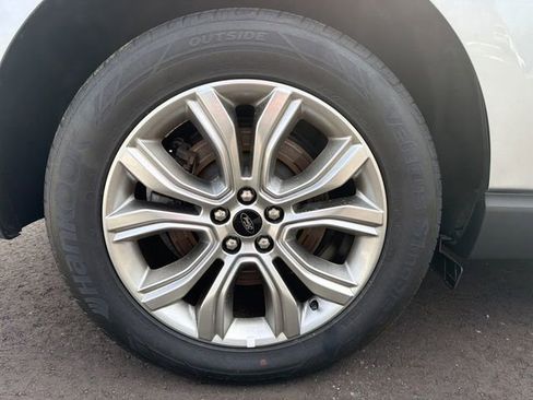 Used 2024 Ford Edge Titanium AWD/4WD image 12