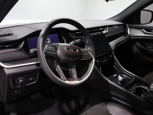 Used 2024 Jeep Grand Cherokee Altitude image 17