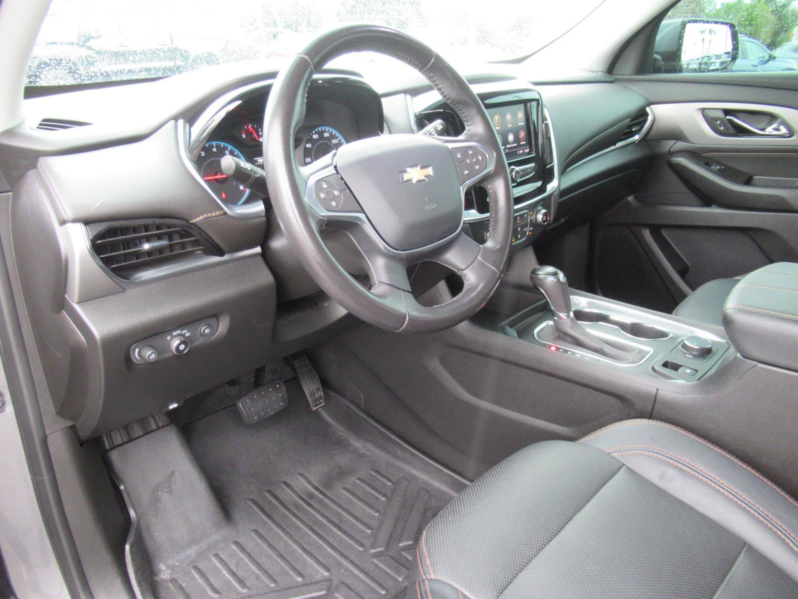 Used 2020 Chevrolet Traverse LT FWD image 19
