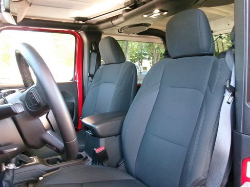 Used 2021 Jeep Wrangler Sport AWD/4WD image 10