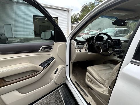Used 2019 GMC Yukon Denali w/ Denali Ultimate Package image 4
