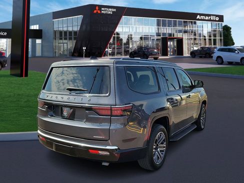 Used 2024 Jeep Wagoneer Series II image 3