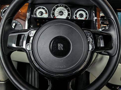Used 2015 Rolls-Royce Wraith RWD image 28