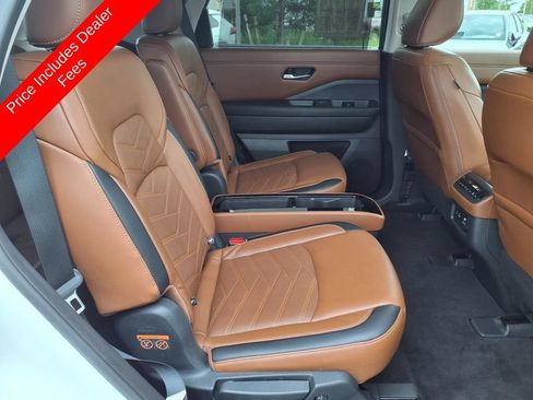 Used 2023 Nissan Pathfinder Platinum FWD image 14