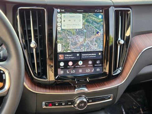 Certified 2024 Volvo XC60 B5 Plus AWD/4WD image 29