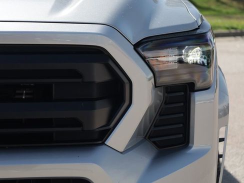 Used 2024 Toyota Tacoma SR5 AWD/4WD image 19