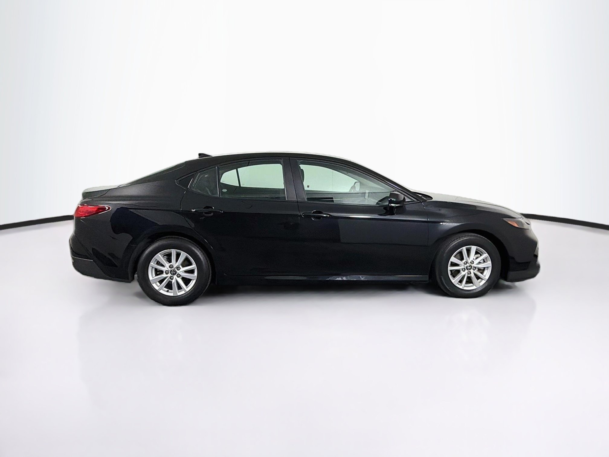 Used 2025 Toyota Camry LE FWD image 10