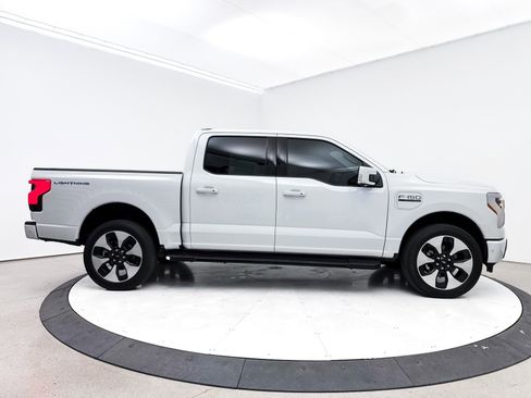 Used 2023 Ford F150 Lightning Platinum image 40