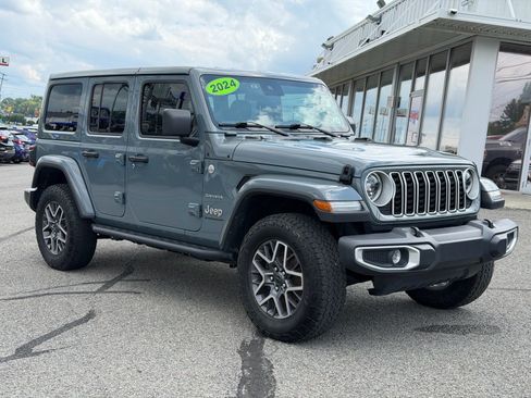 Used 2024 Jeep Wrangler Unlimited Sahara w/ Safety Group AWD/4WD image 8